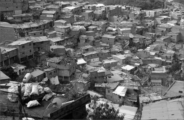 121475---colombia----antioquia.-medellin.-comuna-13,-barrio-la-indipendencia----ott-2008-.jpg