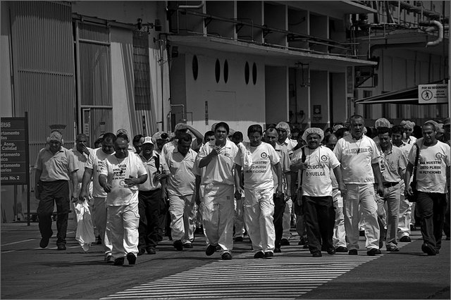 126951 - colombia - bugalagrande - manifestazione per la citt sinaltrainal contro nestl  - giu 2012-.jpg