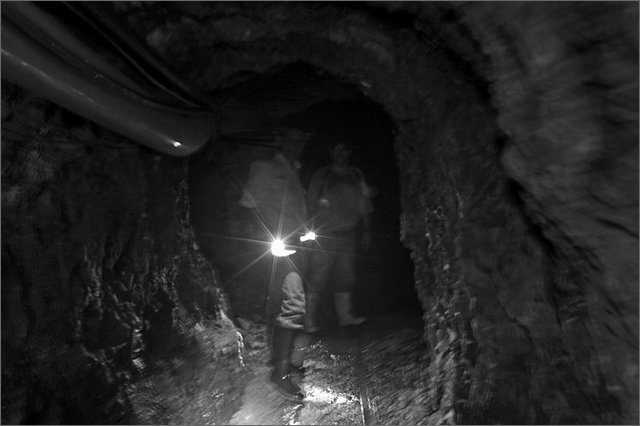 127437 - colombia - mina viejito. miniera di don gustavo. nella miniera  - giu 2012-.jpg