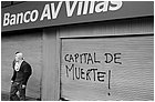 121350---colombia----antioquia.-medellin.-manifestazione-universitaria-contro-la-criminalizzazione.-scritta-sulla-saracinesca-del-banco-av-villas----ott-2008-.jpg