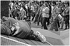 121365---colombia----antioquia.-medellin.-manifestazione-universitaria-contro-la-criminalizzazione.-barbone-a-lato-del-corteo----ott-2008-.jpg