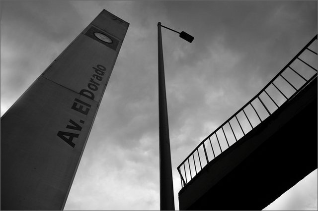 128218 - colombia - bogot. vedute dal ponte sulla 30  - giu 2012-.jpg