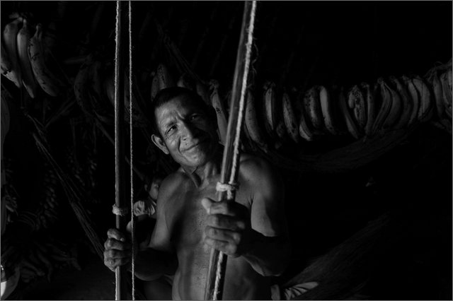 129808 - colombia - dintroni honduras. bari birikaira. nel bojo costruendo arco  - lug 2012-.jpg