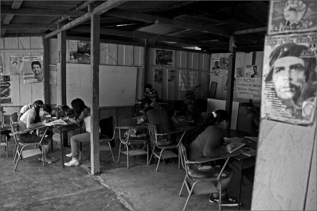 129917 - colombia - honduras. scuola nell'abitazione di raulito  - lug 2012-.jpg