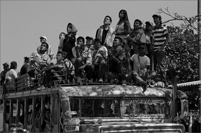 130011 - colombia - cauca. toribo la chiva con guardia indigena  - lug 2012-.jpg