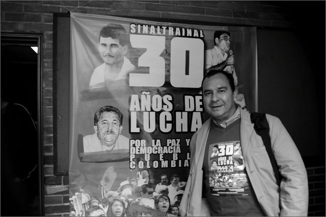 130277 - colombia - bogot. sinaltrainal 30 anni. foro nell'universit autonoma. javier correa  - lug 2012-.jpg