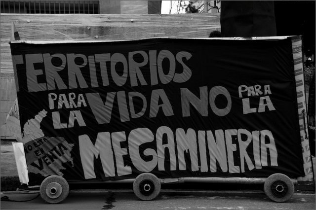 130529 - colombia - bogot. manifestazione contro la grande industria mineraria  - ago 2012-.jpg