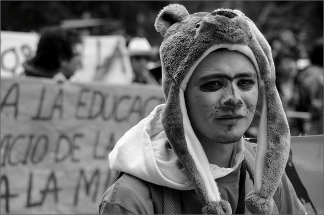 130564 - colombia - bogot. manifestazione contro la grande industria mineraria  - ago 2012-.jpg