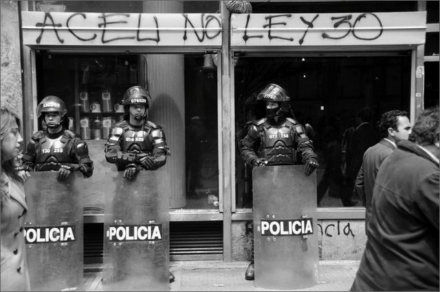 130705 - colombia - bogot. manifestazione contro la grande industria mineraria  - ago 2012-.jpg