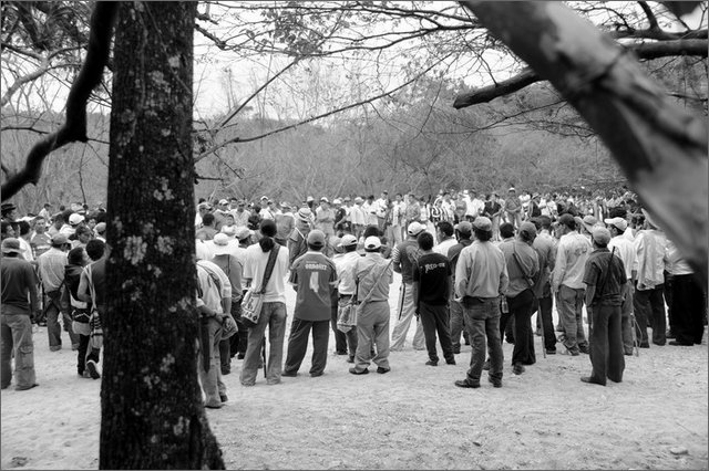 131216 - colombia - huila.  el hobo. quebrada el pescador. assemblea generale all'accampamento  - ago 2012-.jpg