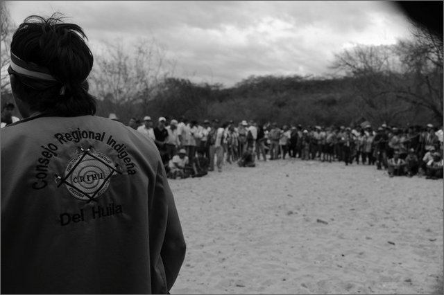 131224 - colombia - huila.  el hobo. quebrada el pescador. assemblea generale all'accampamento. yovani  - ago 2012-.jpg