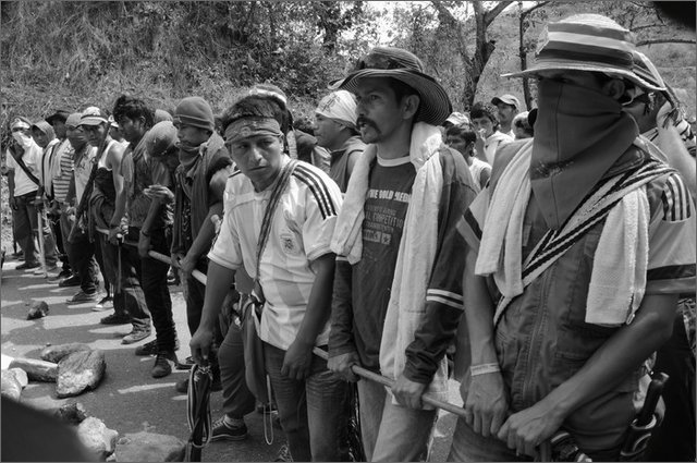 131421 - colombia - huila. quebrada el pescador. blocco strada.  - ago 2012-.jpg