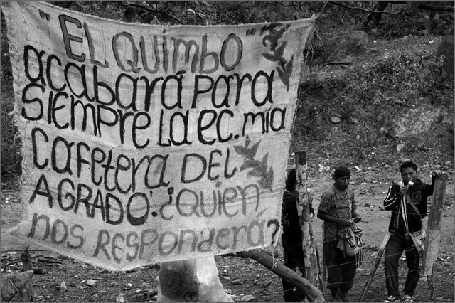 131492 - colombia - huila. quebrada el pescador. manifesto nell'accampamento  - ago 2012-.jpg