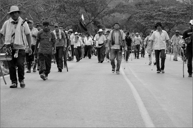 131501 - colombia - huila. quebrada el pescador. blocco strada  - ago 2012-.jpg
