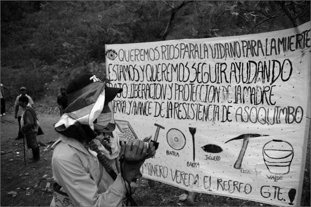 131654 - colombia - huila. quebrada el pescador. manifesti di protesta  - ago 2012-.jpg