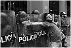 130679 - colombia - bogot. manifestazione contro la grande industria mineraria. polizia  - ago 2012-.jpg