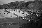 131389 - colombia - huila. quebrada el pescador. accampamento. costruendo barricate  - ago 2012-.jpg