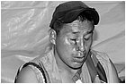 131577 - colombia - huila. quebrada el pescador. ferito dopo scontri con esmad  - ago 2012-.jpg